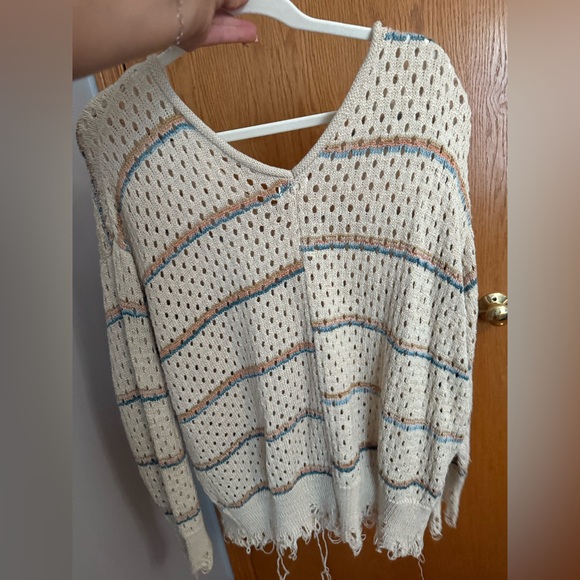 BKE Women's Cream and Blue V-Neck Sweater - Picture 5 of 5